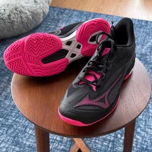 Mizuno Women’s Black Tennis Sneakers with Hot Pink Accents
